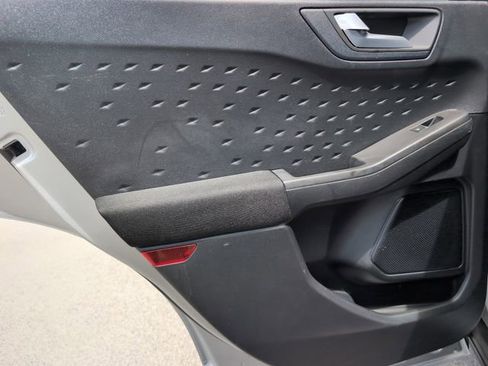 Used 2020 Ford Escape SE image 30