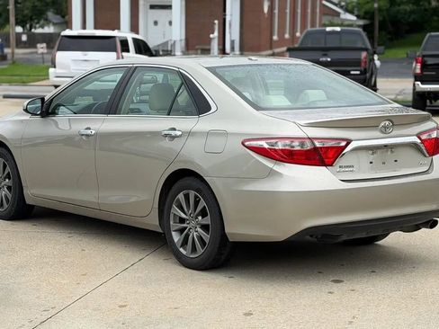 Used 2015 Toyota Camry XLE w/ Moonroof Package FWD image 3