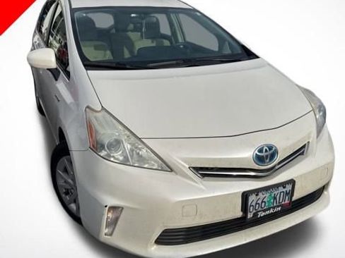 Used 2014 Toyota Prius V Two image 1