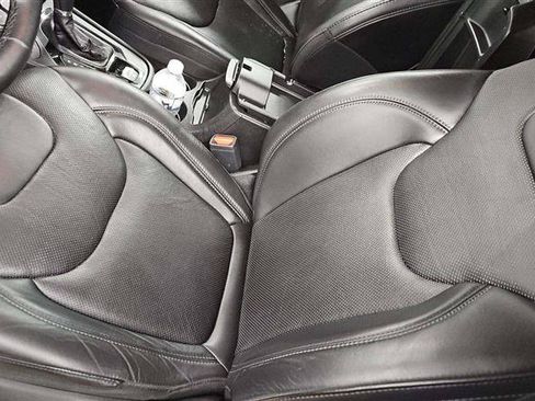 Used 2019 Jeep Cherokee Limited w/ Luxury Group AWD/4WD image 19