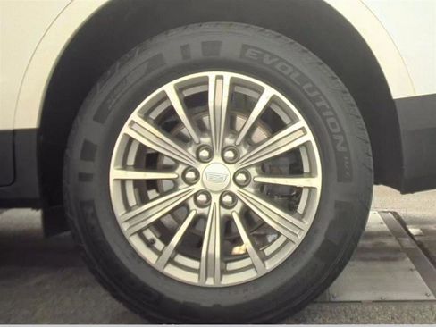 Used 2017 Cadillac XT5 Luxury FWD image 12