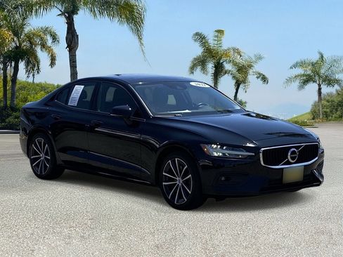 Used 2021 Volvo S60 T5 Momentum FWD image 6