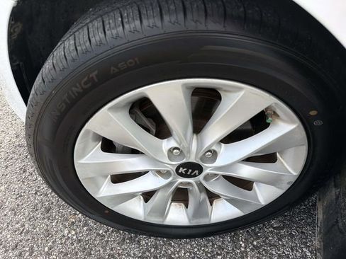 Used 2018 Kia Optima S FWD image 30