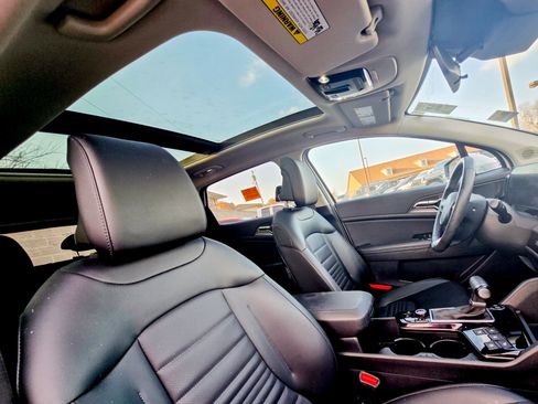 Used 2024 Kia Sportage SX image 10