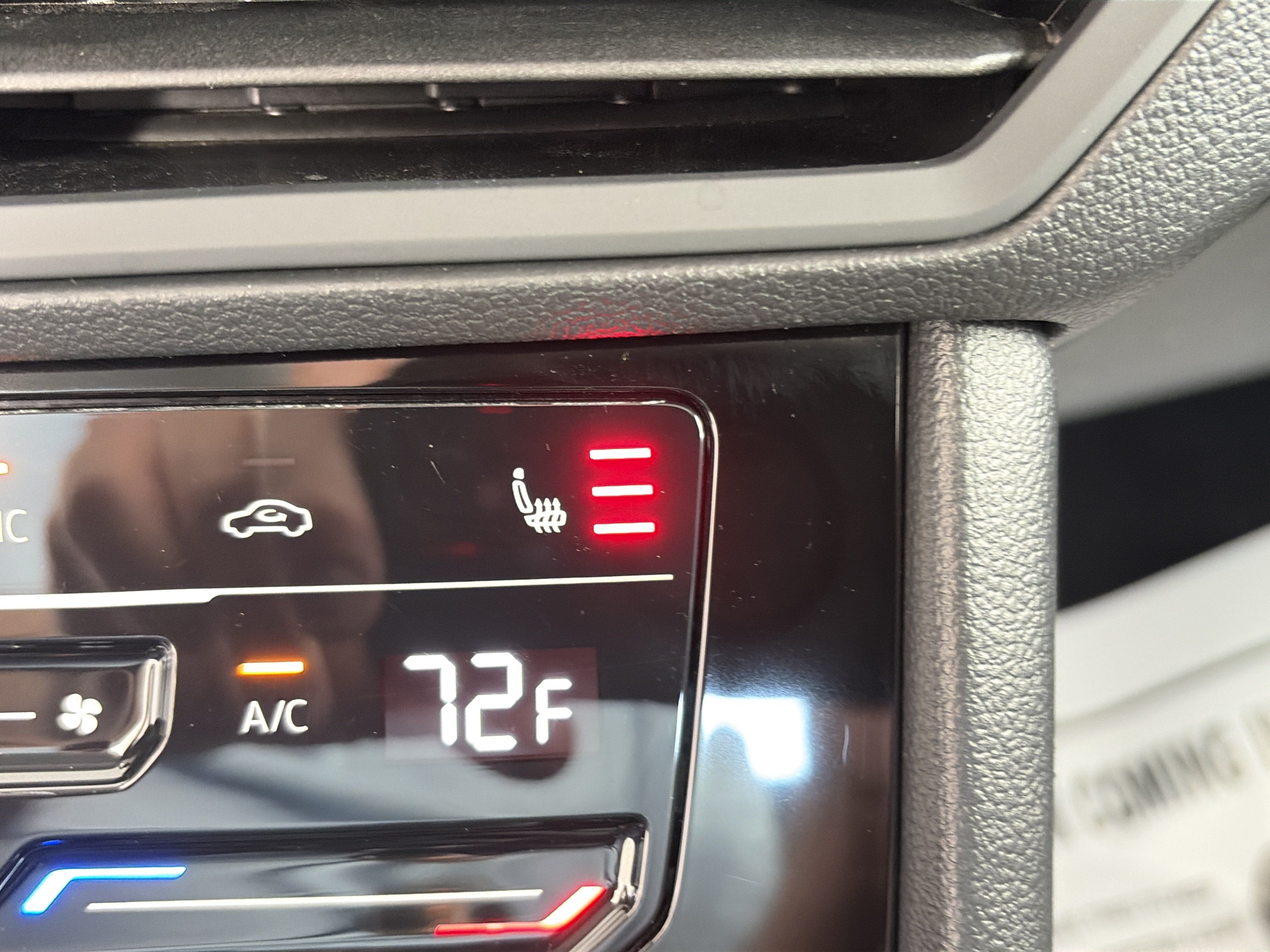Used 2025 Volkswagen Jetta SE FWD image 23