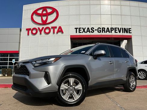 Used 2025 Toyota RAV4 XLE image 2