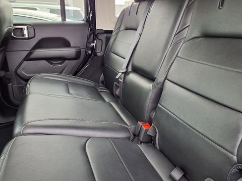 Used 2022 Jeep Wrangler Unlimited Sahara w/ Cold Weather Group image 7