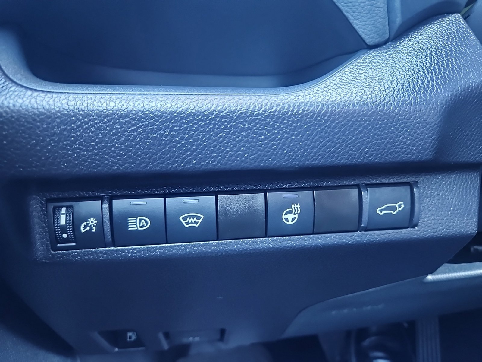 Used 2025 Toyota RAV4 XLE w/ Convenience Package AWD/4WD image 27