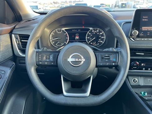 Used 2023 Nissan Rogue SV image 17
