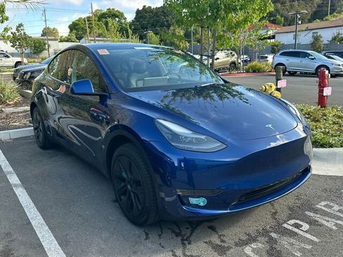 Used 2025 Tesla Model Y Long Range RWD image 2