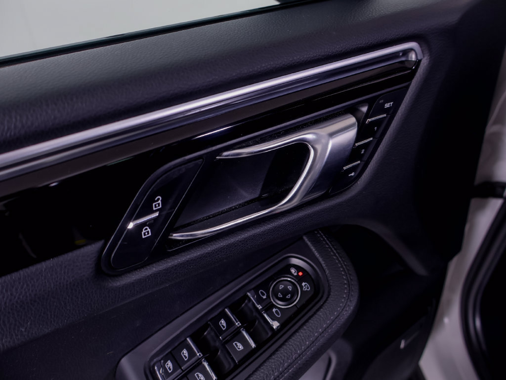 Certified 2021 Porsche Macan S AWD/4WD image 27
