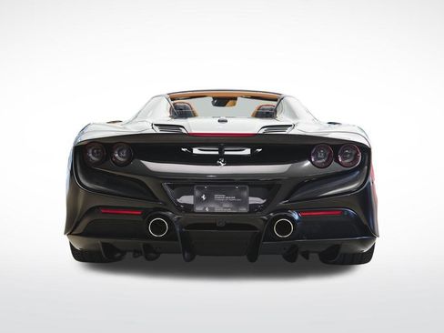 Used 2022 Ferrari F8 Tributo image 4