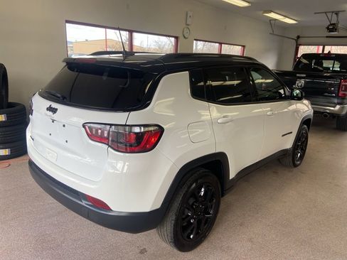 Used 2023 Jeep Compass Altitude w/ Sun and Sound Group image 16