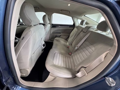 Used 2019 Ford Fusion SE FWD image 19