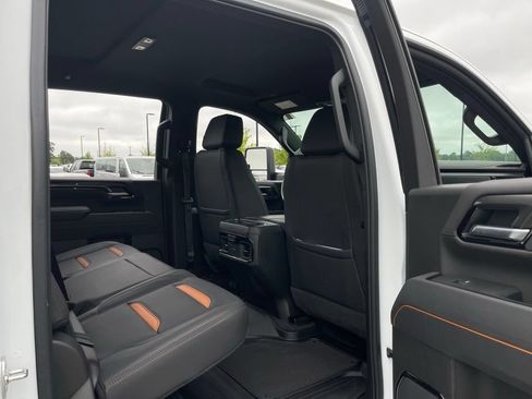 Used 2025 GMC Sierra 2500 AT4 AWD/4WD image 46