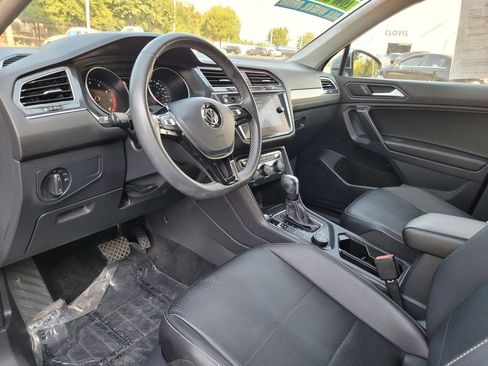Used 2021 Volkswagen Tiguan SE w/ Panoramic Sunroof Package AWD/4WD image 11