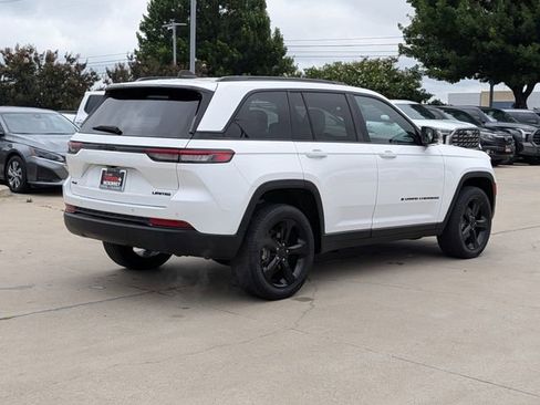 Used 2023 Jeep Grand Cherokee Limited w/ Black Appearance Package AWD/4WD image 5