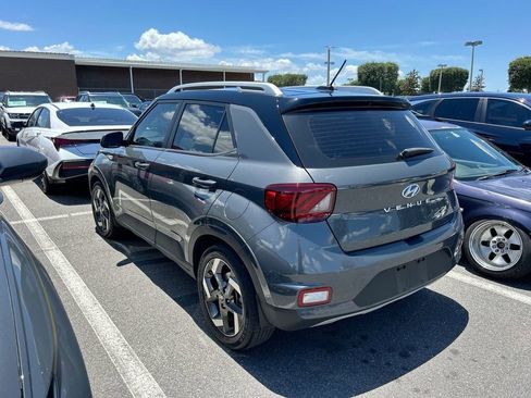 Certified 2023 Hyundai Venue Limited FWD image 4