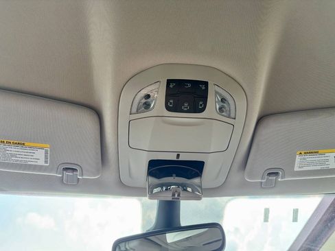 Used 2023 Chrysler Pacifica Touring-L FWD image 18