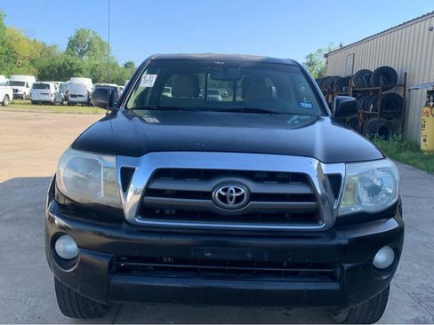 Used 2010 Toyota Tacoma PreRunner RWD image 2