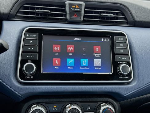 Used 2023 Nissan Versa SV image 9