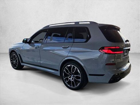 Used 2025 BMW X7 M60i image 7