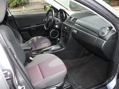 Used 2004 MAZDA MAZDA3 s FWD image 13