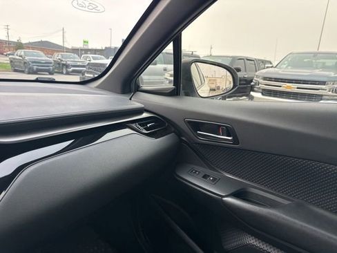 Used 2018 Toyota C-HR XLE image 23