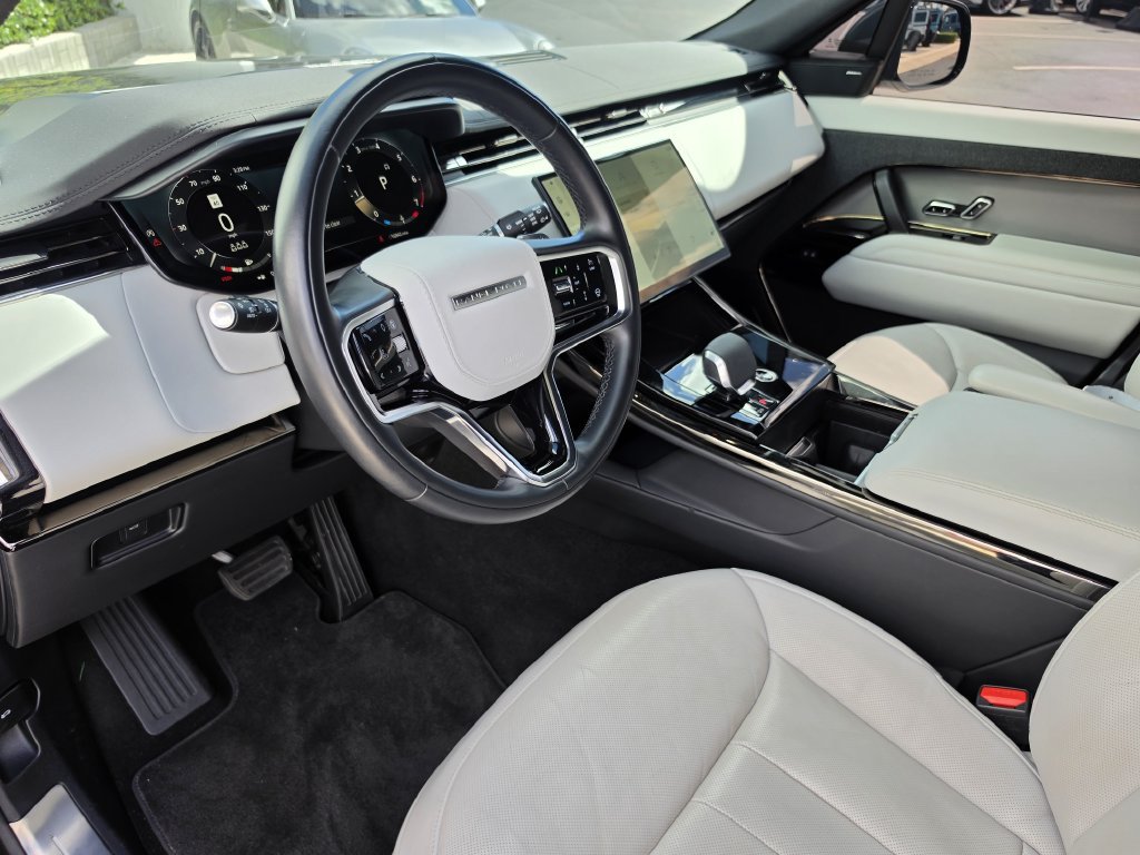 Used 2025 Land Rover Range Rover Sport SE AWD/4WD image 16