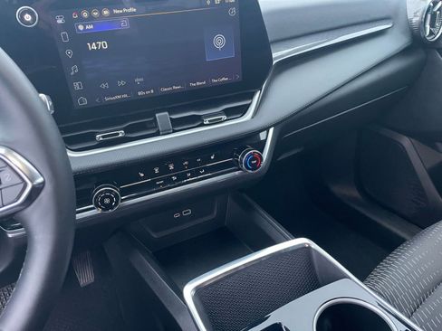 Used 2025 Chevrolet Equinox LT image 36