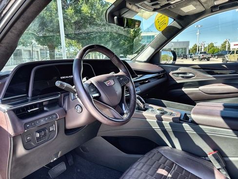 Certified 2023 Cadillac Escalade Sport Platinum AWD/4WD image 19