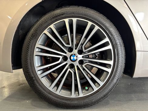 Used 2019 BMW 530i w/ Convenience Package image 48