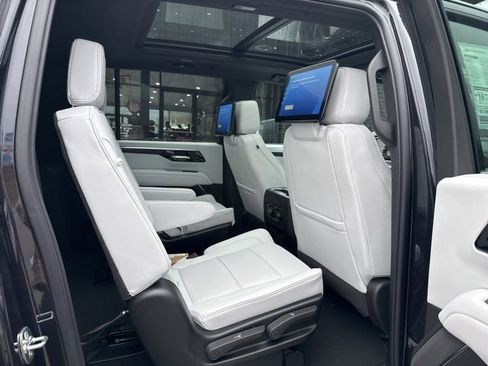 New 2026 Chevrolet Suburban Premier image 12