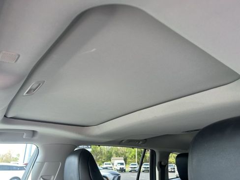 Used 2022 Toyota Highlander XLE image 16