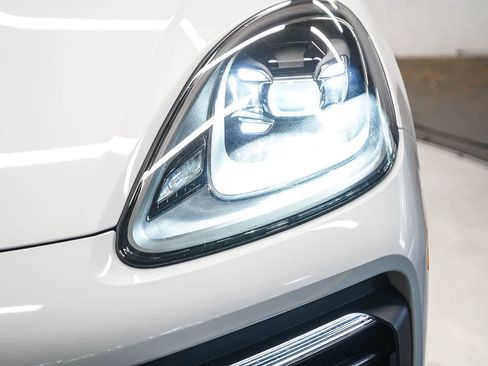 Certified 2022 Porsche Cayenne AWD/4WD image 7