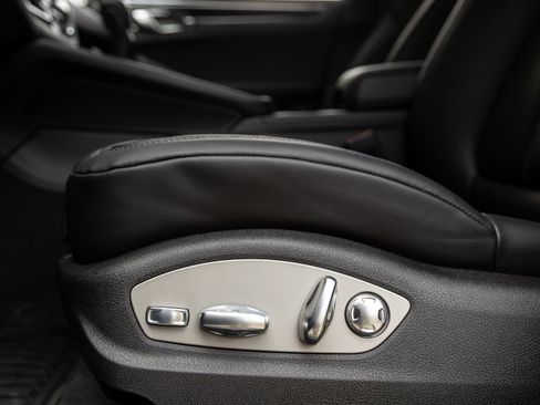 Certified 2026 Porsche Macan image 21