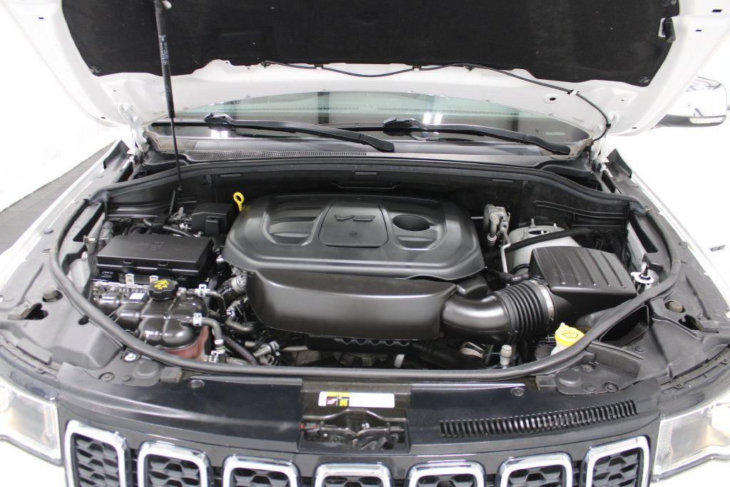 Used 2019 Jeep Grand Cherokee Limited AWD/4WD image 9