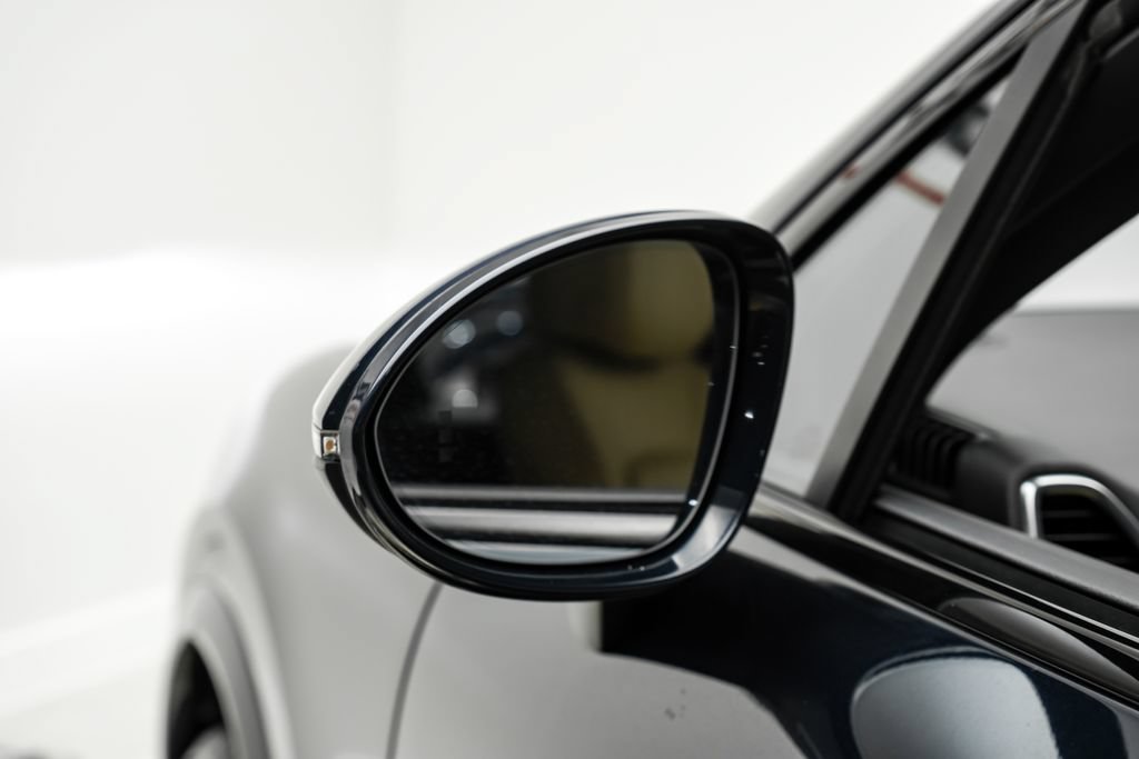 Used 2023 Porsche Cayenne w/ Premium Package AWD/4WD image 43