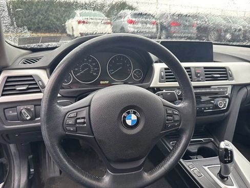 Used 2018 BMW 320i xDrive 320i xDrive w/ Convenience Package image 19