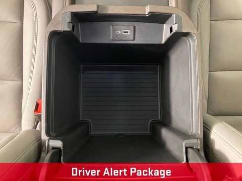 Used 2022 Chevrolet Tahoe Z71 w/ Luxury Package image 13