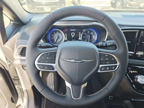 New 2026 Chrysler Pacifica Select FWD image 20