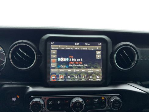 Used 2022 Jeep Wrangler Unlimited Sahara w/ Cold Weather Group AWD/4WD image 25