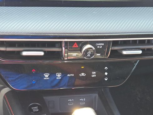 Used 2025 Nissan Kicks SR FWD image 20