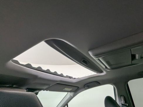 Used 2018 Honda Pilot Elite image 25