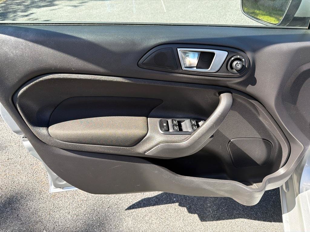 Used 2016 Ford Fiesta SE w/ Cold Weather Package FWD image 13