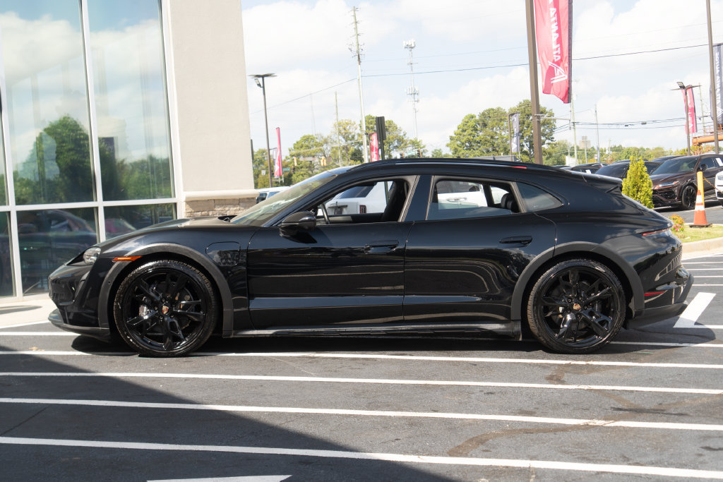 Used 2022 Porsche Taycan 4 Cross Turismo w/ Premium Package AWD/4WD image 16