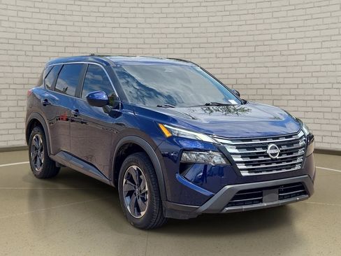 Certified 2024 Nissan Rogue SV FWD image 3