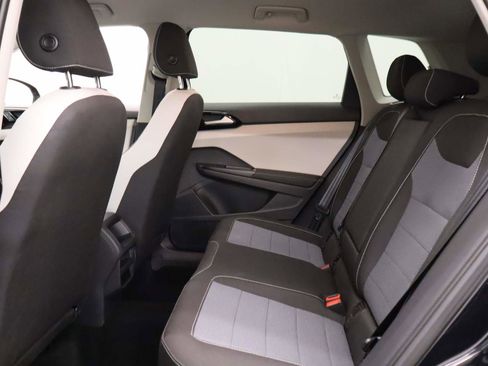 Certified 2025 Volkswagen Taos S image 17