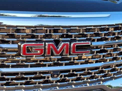 Used 2023 GMC Acadia Denali w/ Black Diamond Edition AWD/4WD image 8