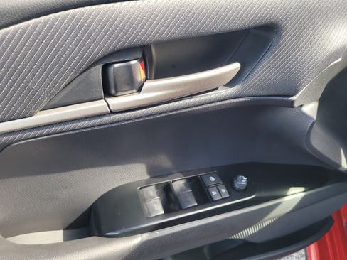 Certified 2026 Toyota Camry Hybrid FWD image 17